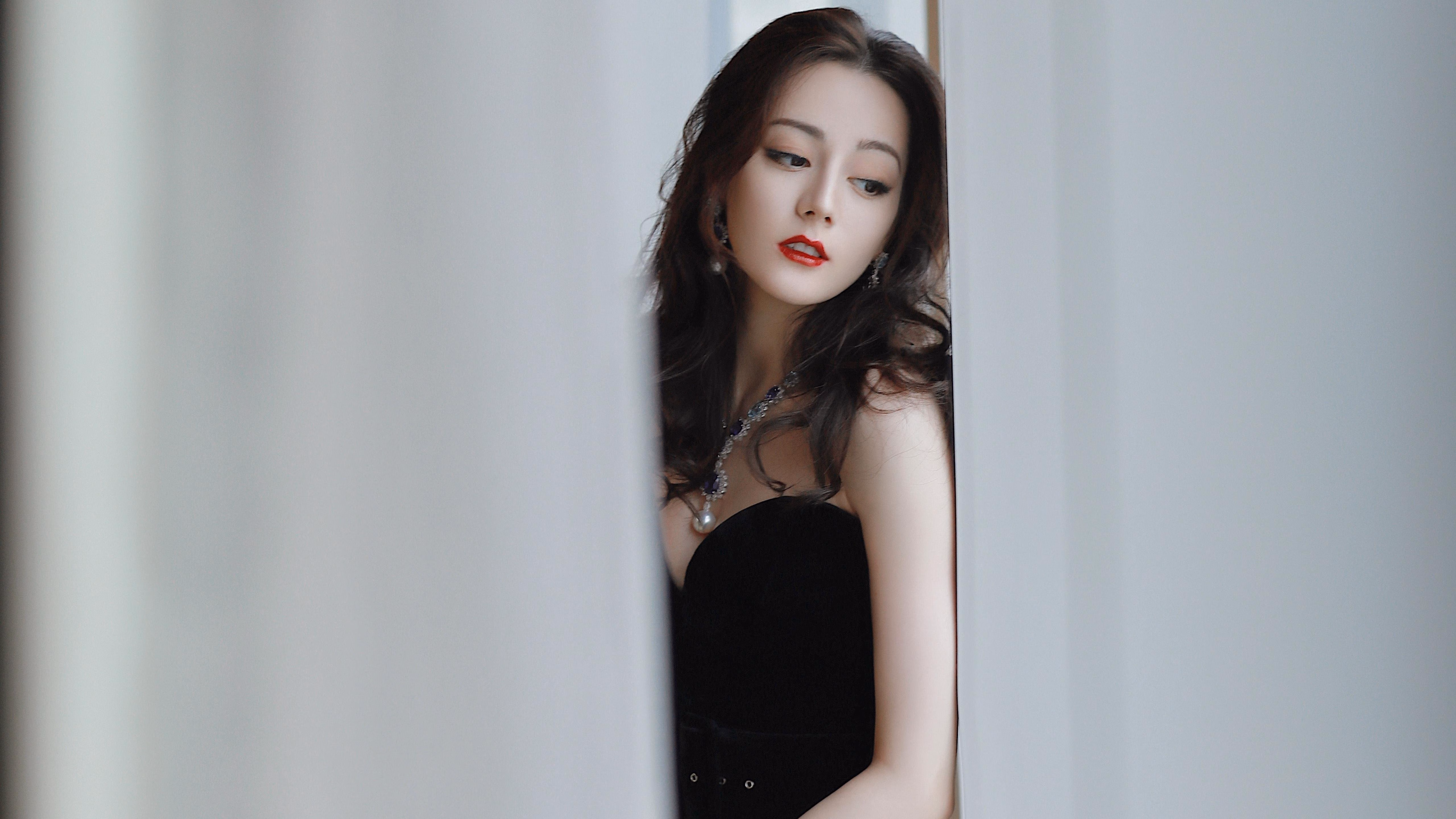 “中国女足首次亮相国际赛场,取得历史性突破”,中国女足队员获国际足联