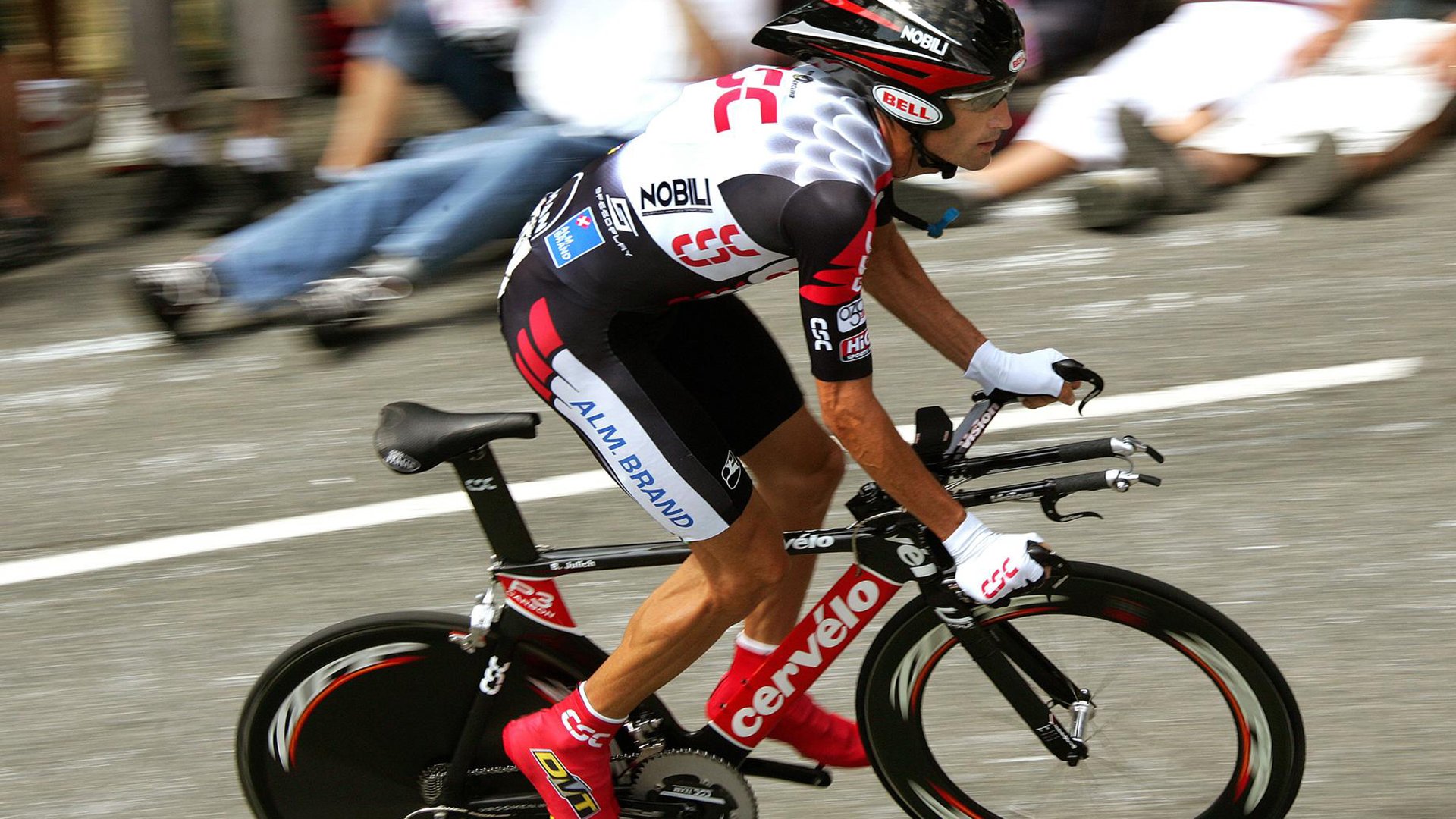 开云全站下载-里奇·麦考与全黑队的关系：一个传奇的领导者与战术枢纽，麦考在哪个队